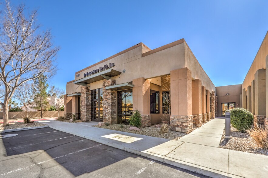 1880 E Warm Springs Rd, Las Vegas, NV à vendre - Photo du bâtiment - Image 1 de 21