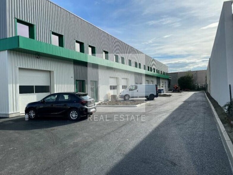 12 Rue Léopha, Mions à louer - Photo du bâtiment - Image 2 de 6