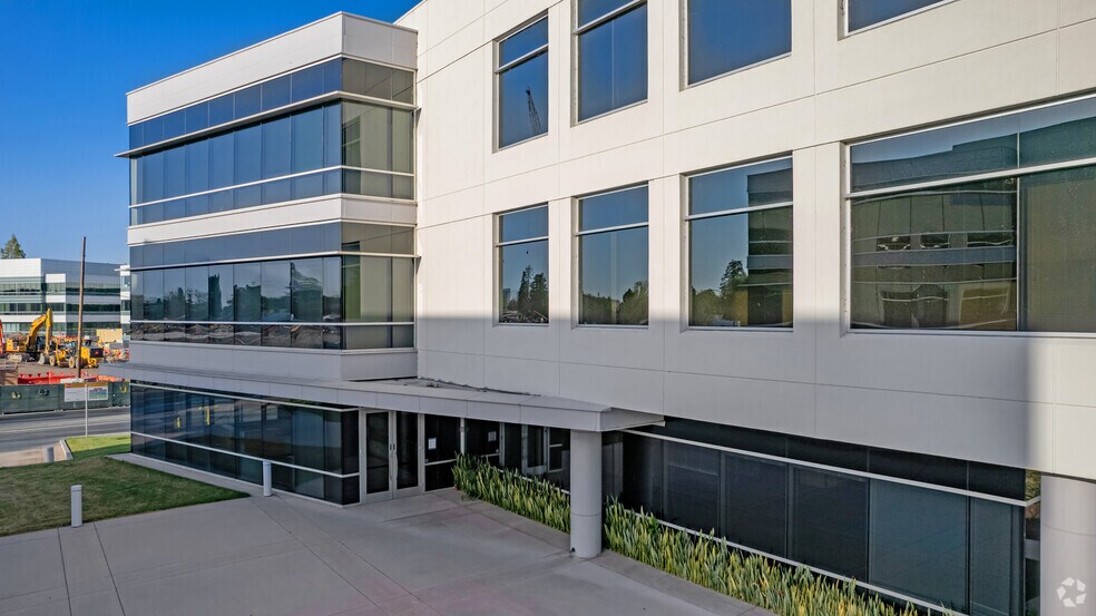 1380 Bordeaux Dr, Sunnyvale, CA à louer - Photo du bâtiment - Image 2 de 5
