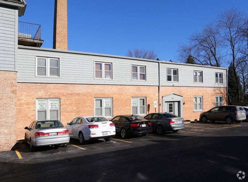 105 S Roselle Rd, Schaumburg, IL for lease - Building Photo - Image 3 of 5