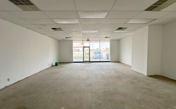 800-841 W Bloomington Rd, Champaign, IL for lease Interior Photo- Image 2 of 4