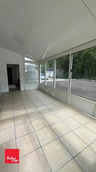 Office in Luisant for lease - Interior Photo - Image 2 of 6