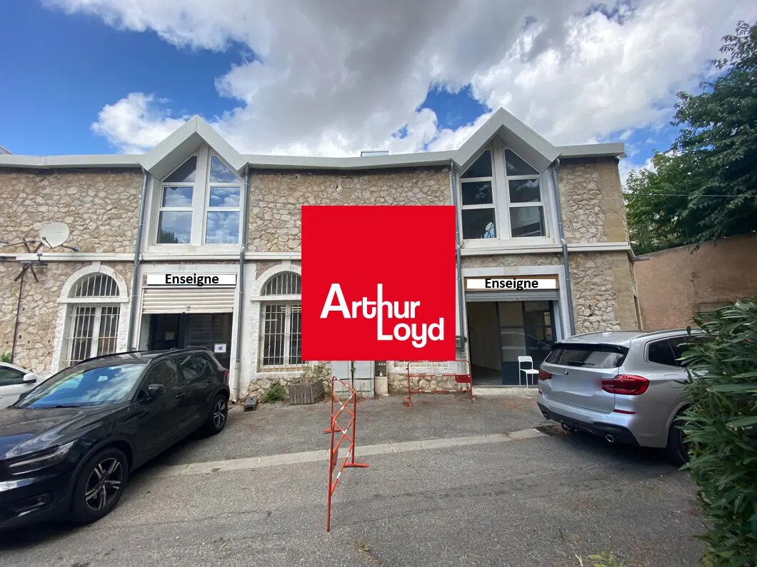Flex in Marseille for lease Building Photo- Image 1 of 8