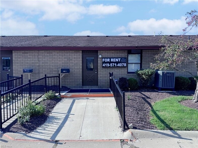 1680 Cooper Foster Park Rd, Lorain, OH for lease - Building Photo - Image 1 of 14
