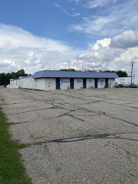4700 N Grand River Ave, Lansing, MI à louer - Photo du bâtiment - Image 2 de 7