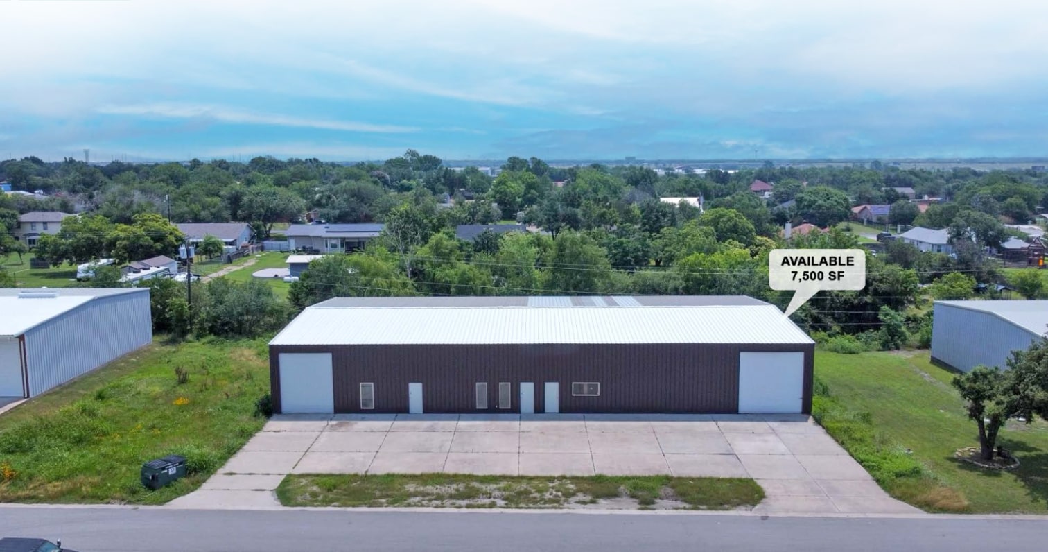 812 Tradesmens Park Loop, Hutto, TX for lease Building Photo- Image 1 of 9