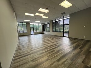 195 Raymond Hill Rd, Newnan, GA for lease Interior Photo- Image 2 of 5