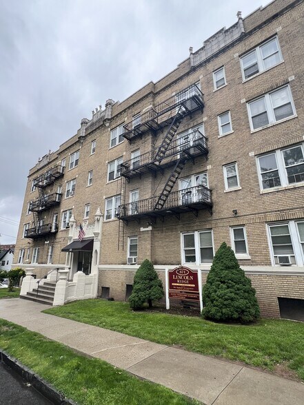 671 Lincoln Ave, Orange, NJ à vendre - Photo du bâtiment - Image 3 de 10