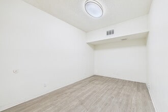 13615 Victory Blvd, Van Nuys, CA for lease Interior Photo- Image 2 of 2