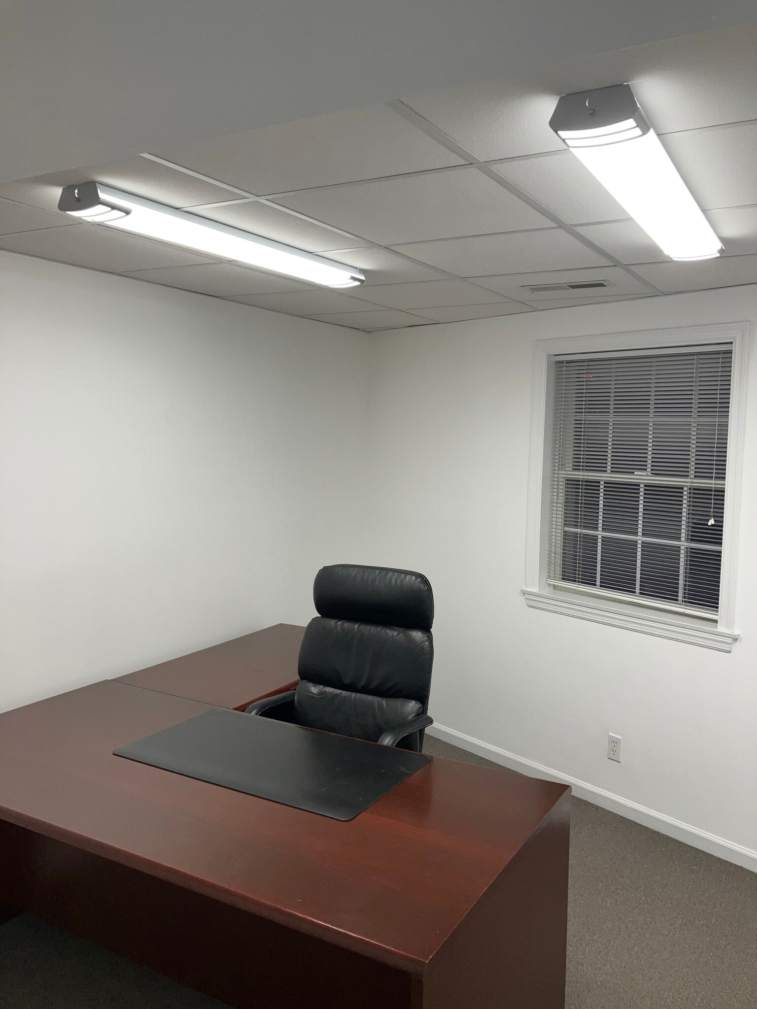 27 Pine St, New Canaan, CT à louer Photo intérieure- Image 1 de 1