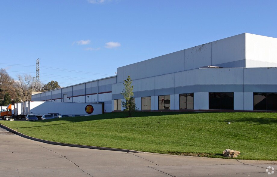 8226 Lackland Rd, Saint John, MO à louer - Photo du bâtiment - Image 2 de 2