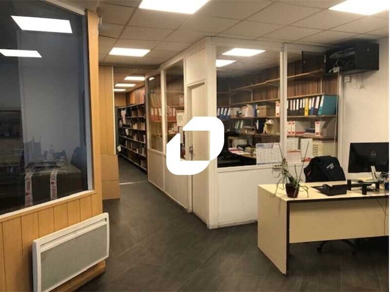 Bureau dans Courbevoie à louer - Photo du bâtiment - Image 1 de 7