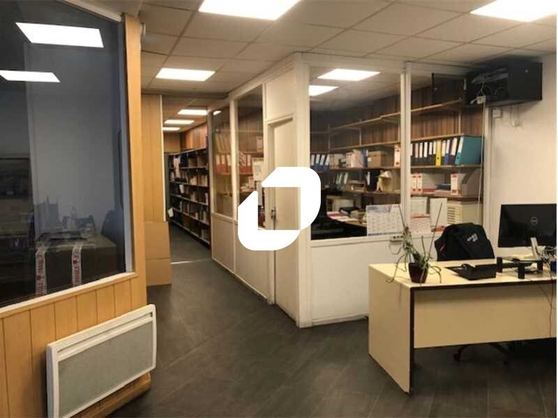 Bureau dans Courbevoie à louer Photo du bâtiment- Image 1 de 8