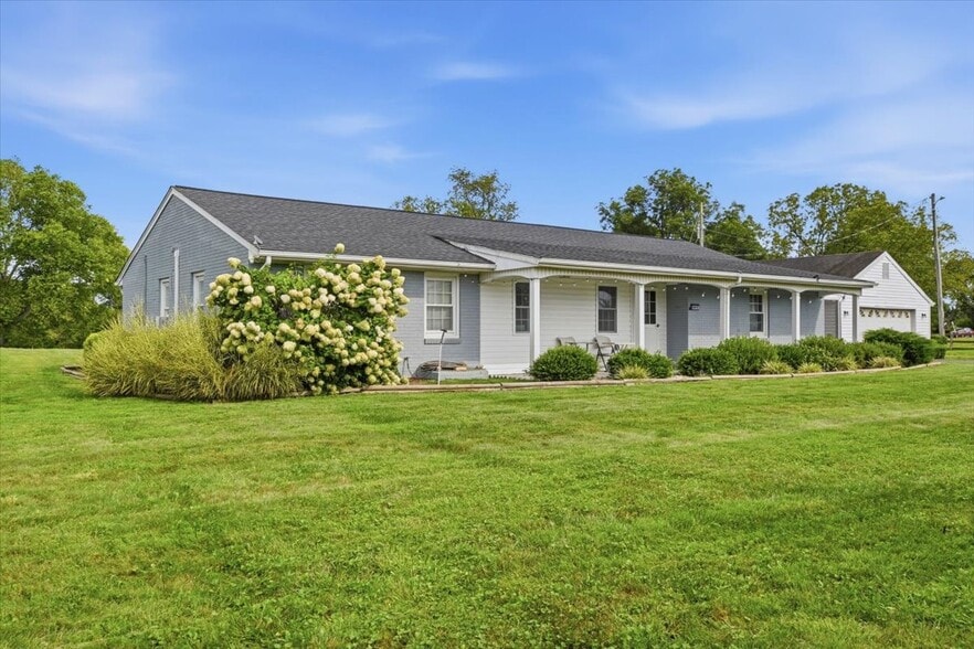21412 Evergreen Mills Rd, Leesburg, VA for lease - Building Photo - Image 3 of 11
