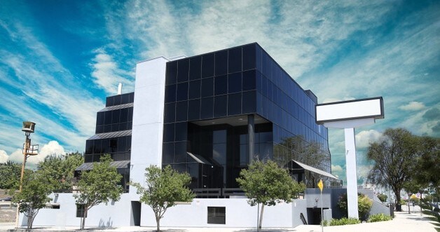 19935 Ventura Blvd, Woodland Hills, CA à vendre Photo principale- Image 1 de 1