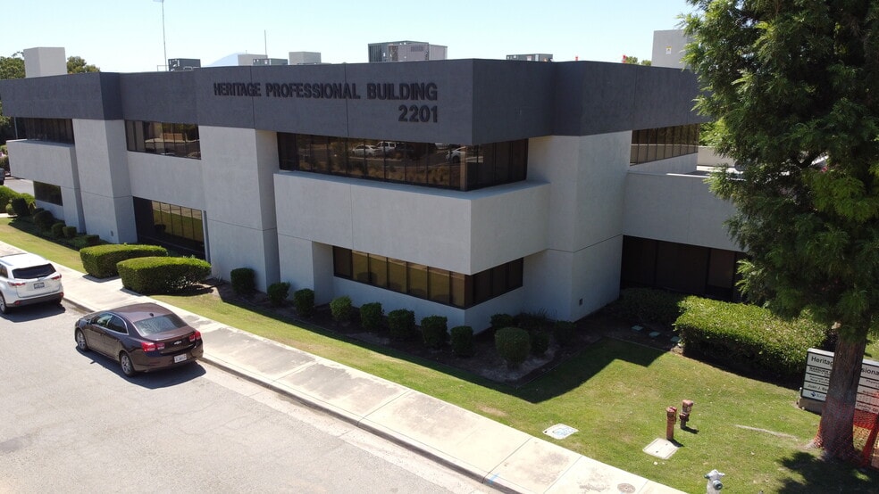 2201 Mt Vernon Ave, Bakersfield, CA for lease - Building Photo - Image 3 of 7