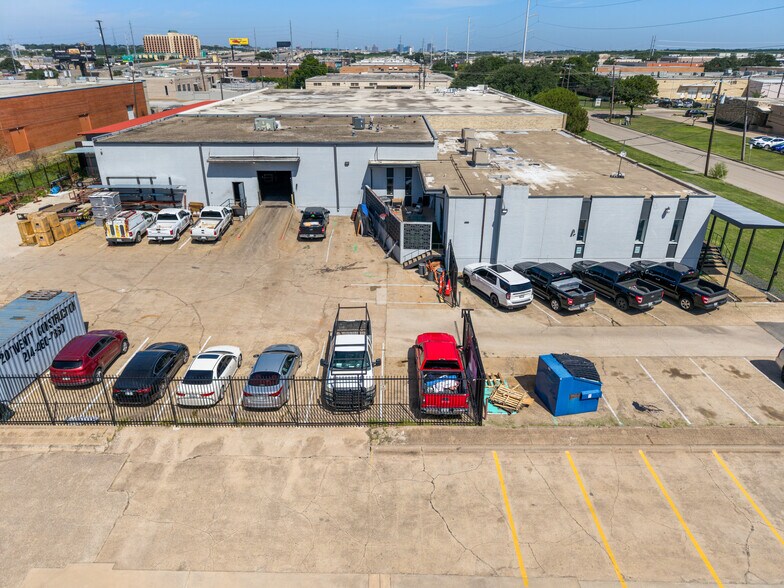 8777 Governors Row, Dallas, TX à vendre - Photo du bâtiment - Image 2 de 27