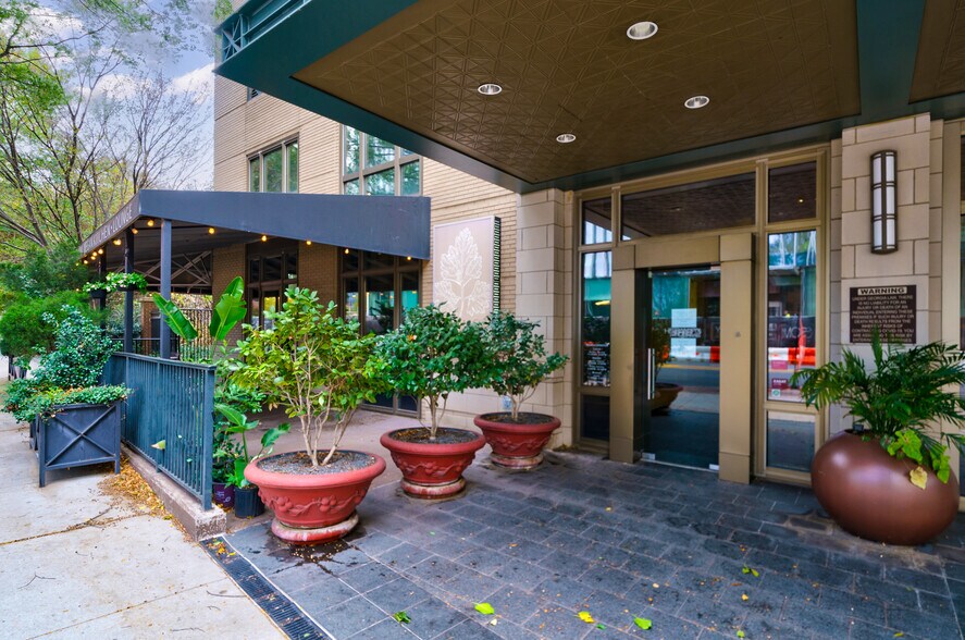 565 Peachtree St NE, Atlanta, GA à louer - Photo du bâtiment - Image 3 de 12