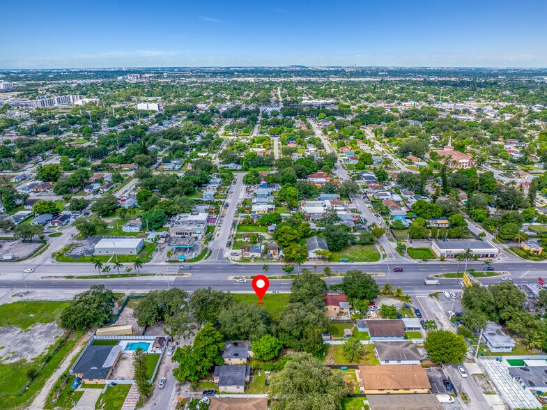 2200 NW 90th st, Miami, FL à vendre - Photo du bâtiment - Image 3 de 11