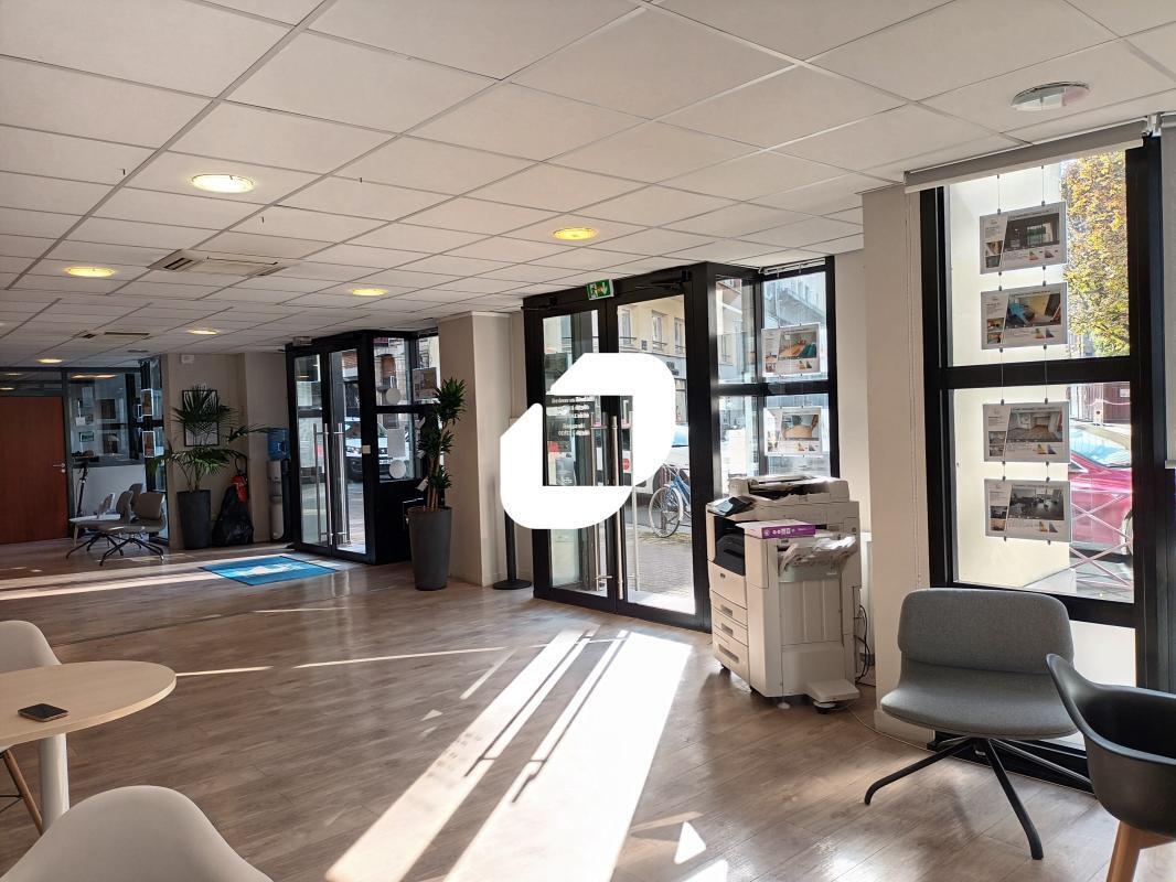 Office in Lille for lease Lobby- Image 1 of 9