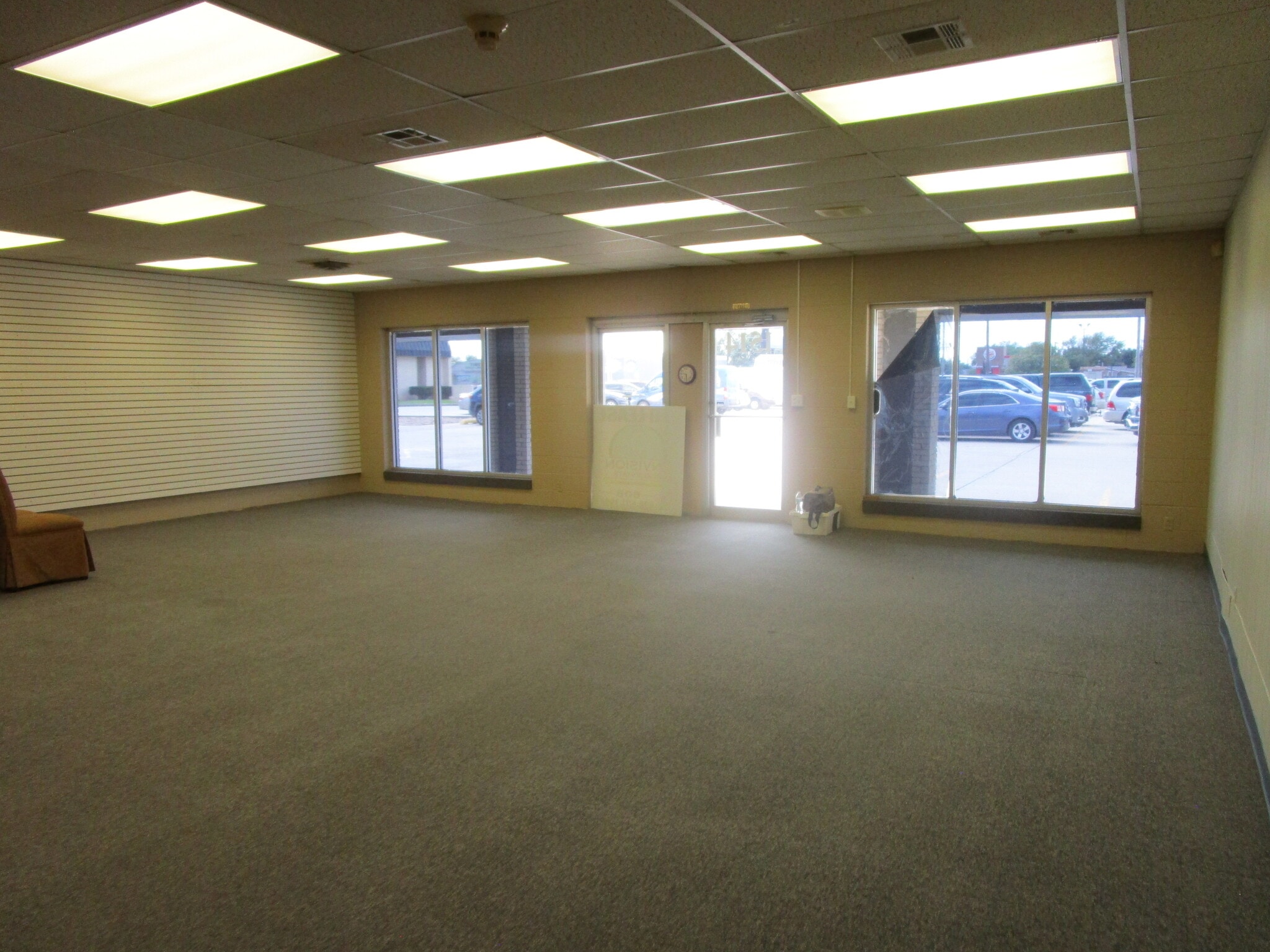 1514 Taylor Plz E, Garden City, KS for lease Interior Photo- Image 1 of 18