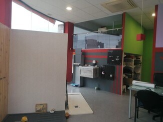 Plus de détails pour Multi-résidentiel à vendre