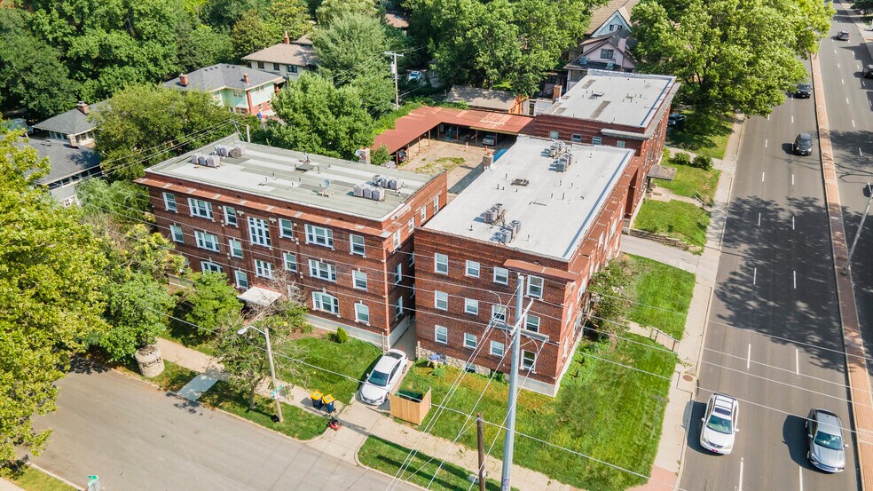 The Madelyn Apartments portefeuille de 4 propriétés à vendre sur LoopNet.ca - Photo du bâtiment - Image 3 de 29