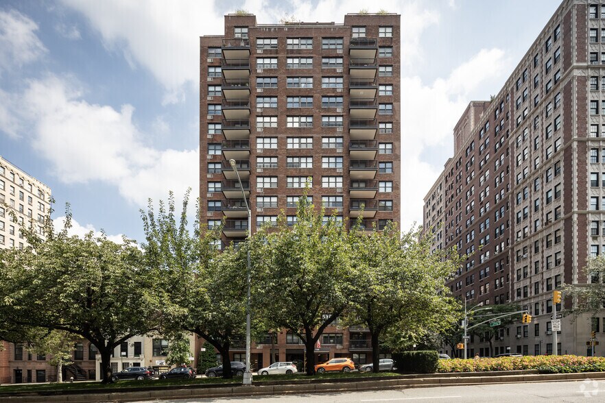 1199 Park Ave, New York, NY à vendre - Photo du bâtiment - Image 2 de 22