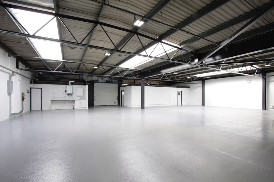 100-116 Tanners Dr, Milton Keynes à louer - Photo du bâtiment - Image 3 de 5