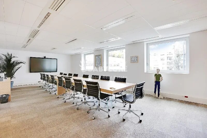 Office in Levallois-Perret for lease Interior Photo- Image 1 of 11