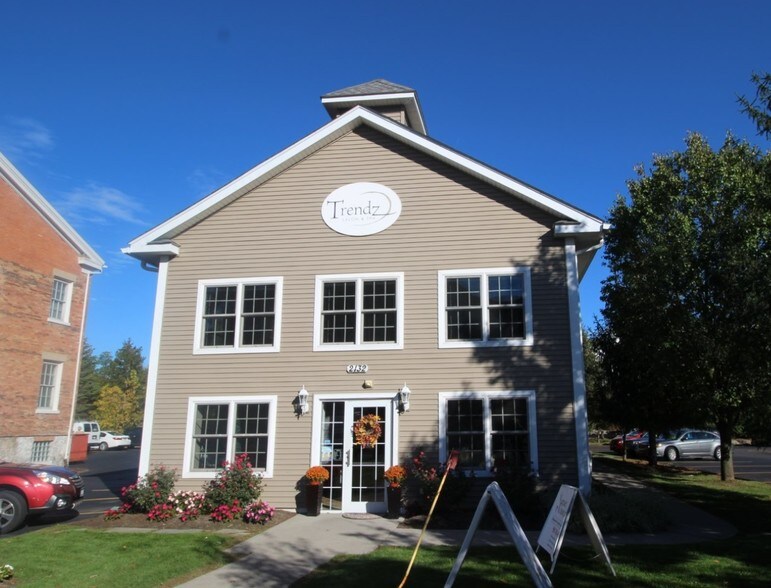 2132 Five Mile Line Rd, Penfield, NY à louer - Photo du bâtiment - Image 2 de 4