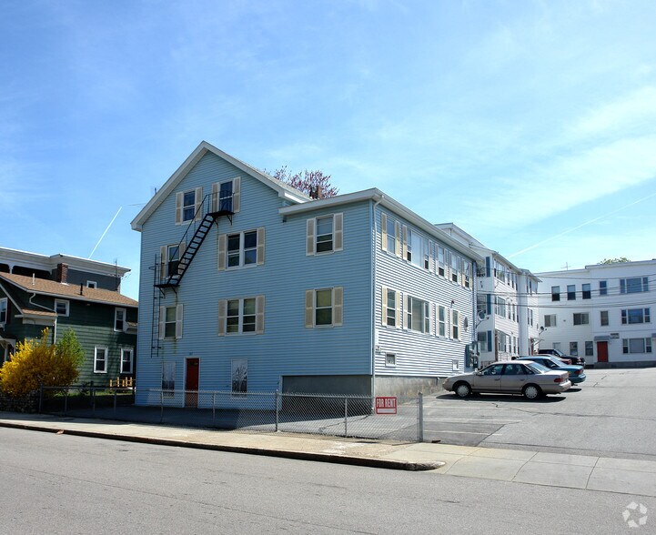 181-183 Rathbun St, Woonsocket, RI à vendre - Photo du bâtiment - Image 2 de 3