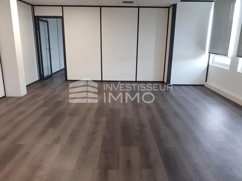 Office in Ris-Orangis for lease - Interior Photo - Image 2 of 5