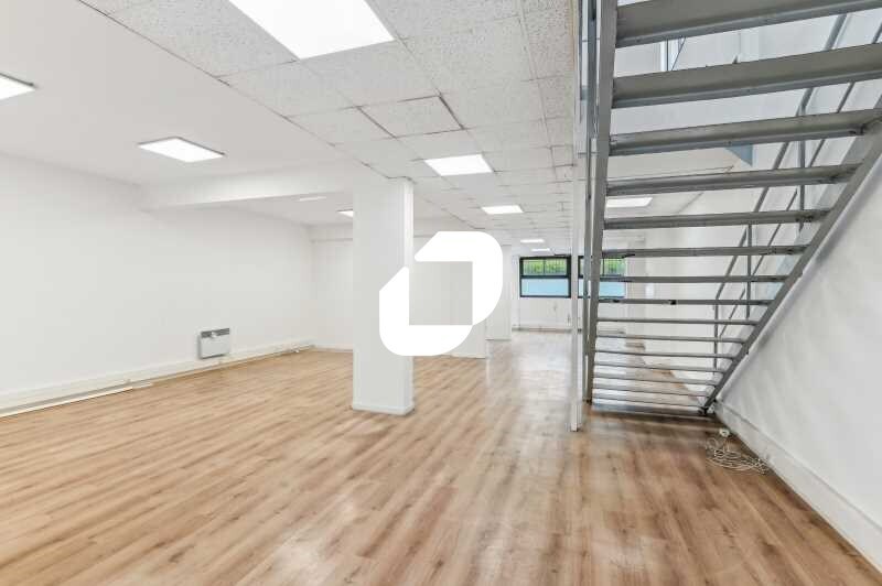 Bureau dans Courbevoie à vendre - Photo du bâtiment - Image 1 de 17