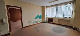 Plus de détails pour Multi-résidentiel à vendre