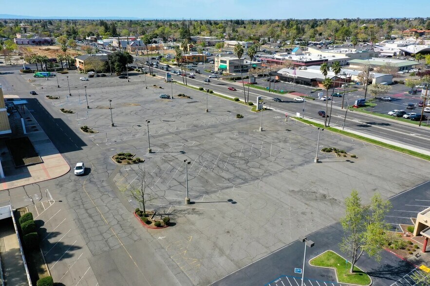 3500 El Camino Ave, Sacramento, CA à vendre - Aérien - Image 2 de 5