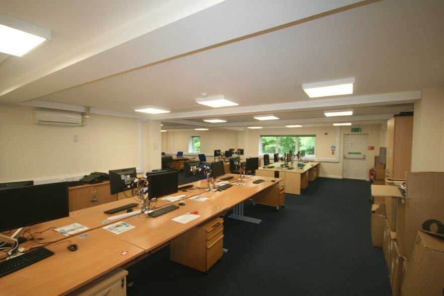 Parkers Clos, Salisbury for lease - Building Photo - Image 3 of 8