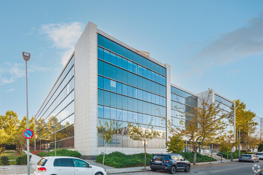 Calle Isla del Hierro, 3, San Sebastián de los Reyes, Madrid for lease - Building Photo - Image 2 of 13