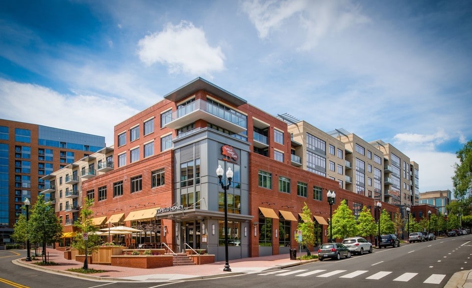 2001 Clarendon Blvd, Arlington, VA for lease - Building Photo - Image 1 of 113