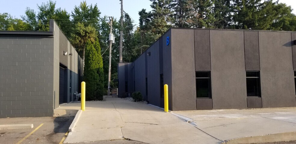 265 S Harris Rd, Ypsilanti, MI à vendre - Photo du bâtiment - Image 3 de 15