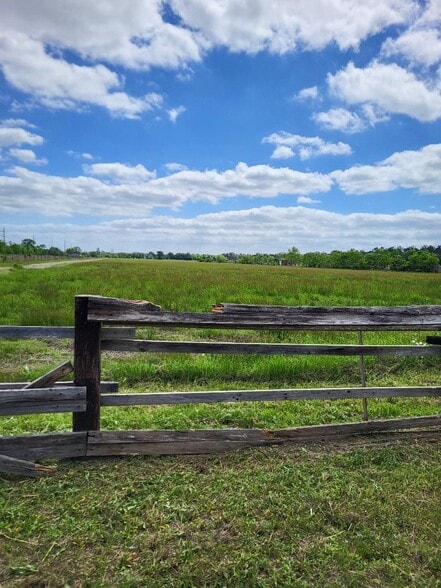 505 County Road 601, Dayton, TX for sale - Building Photo - Image 1 of 3
