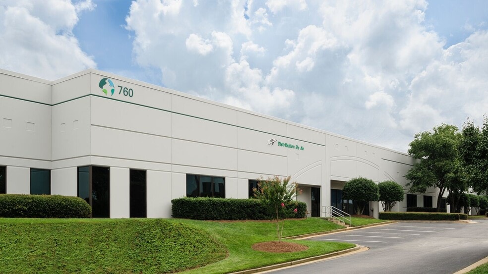 560 Atlanta S Pky, College Park, GA for lease - Building Photo - Image 3 of 21