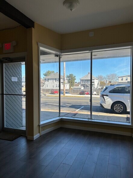 527 Nantasket Ave, Hull, MA à louer - Photo intérieure - Image 3 de 12