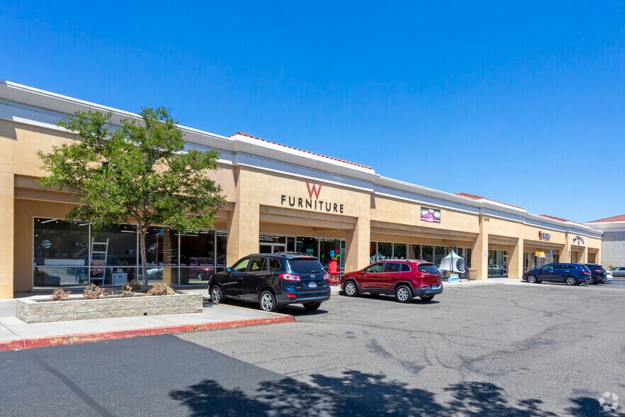 1425-1465 Shaw Ave, Clovis, CA à louer - Photo du bâtiment - Image 1 de 5