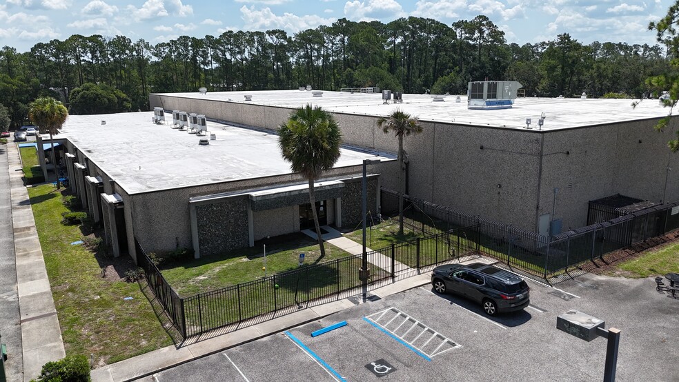 8230 Baycenter Rd, Jacksonville, FL for lease - Building Photo - Image 2 of 7