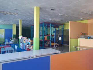 Plus de détails pour Multi-résidentiel à vendre