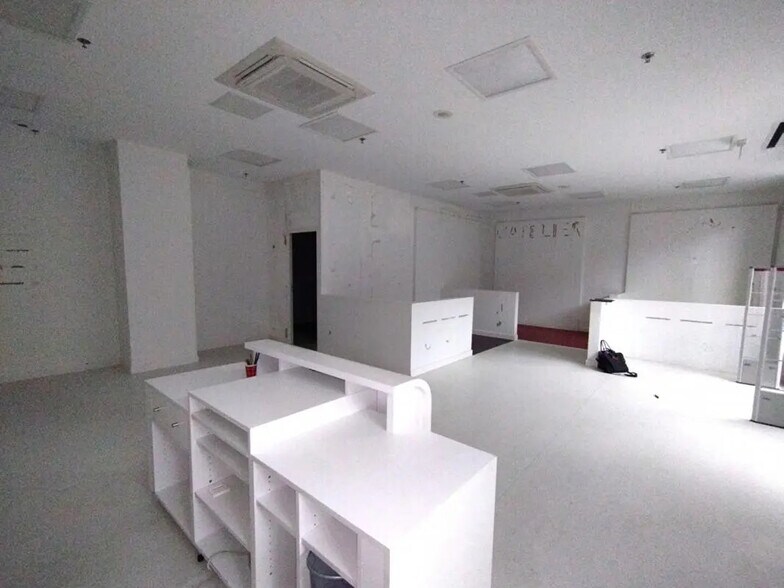 Commerce de détail dans Saint-Brieuc à louer - Photo intérieure - Image 2 de 3