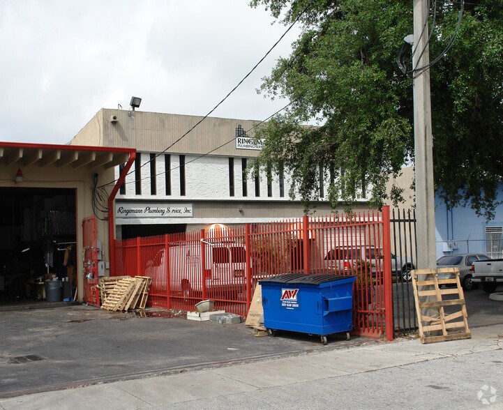 2190 NW 22nd Ct, Miami, FL à vendre - Photo du bâtiment - Image 2 de 2