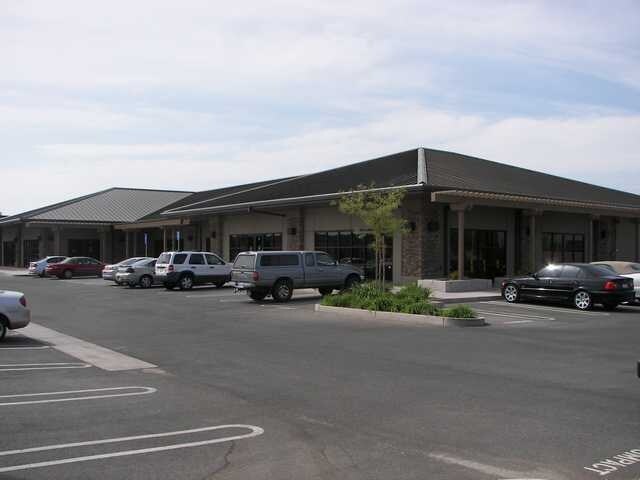 4641 Spyres Way, Modesto, CA à louer - Photo du bâtiment - Image 3 de 5