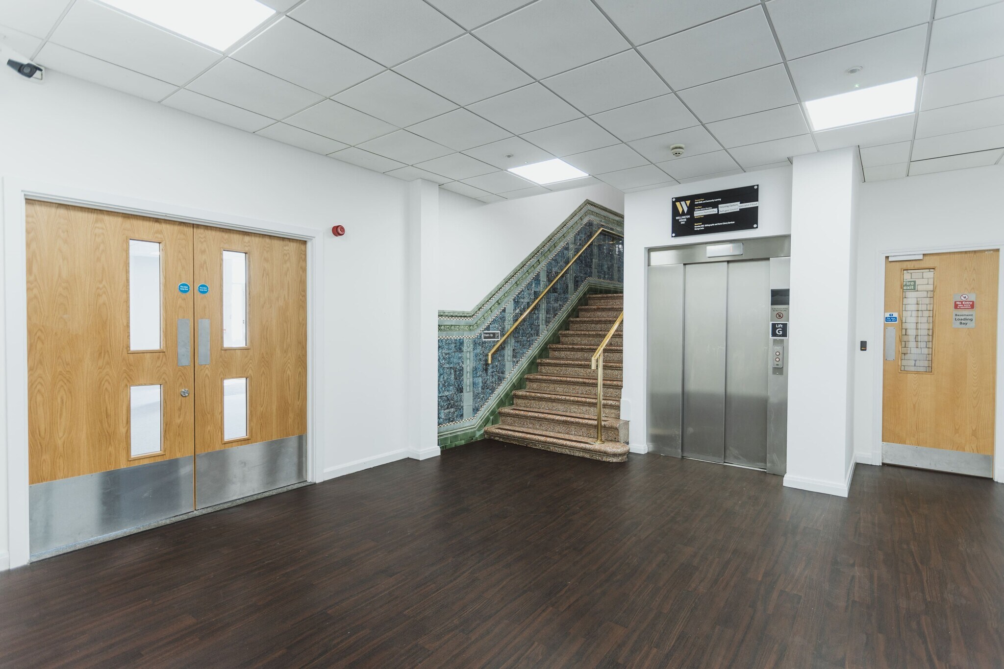 Market St, Barnsley for lease Interior Photo- Image 1 of 15